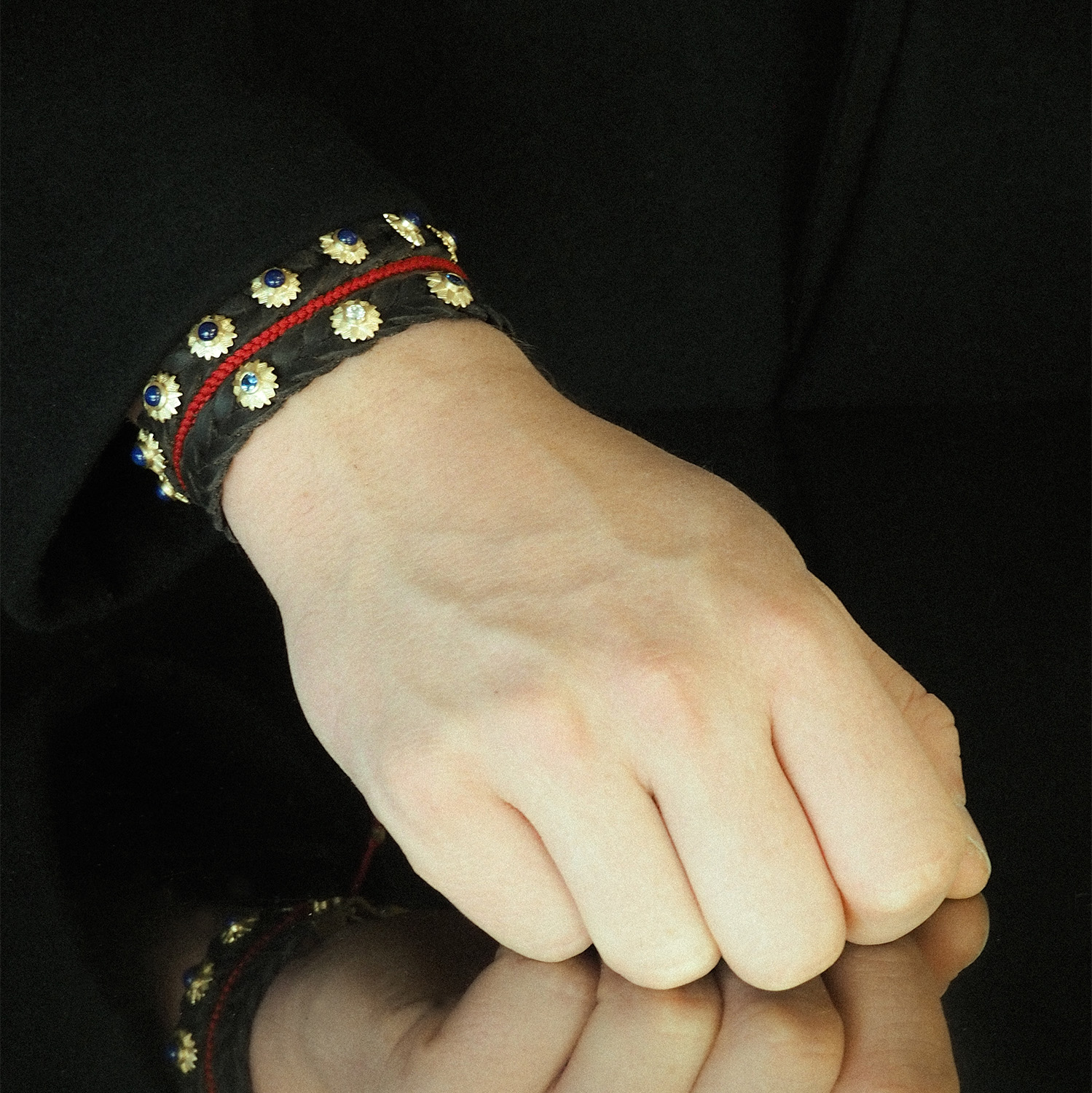 Knyttet armbånd<br> BARTISAN ONE guld (red palori)