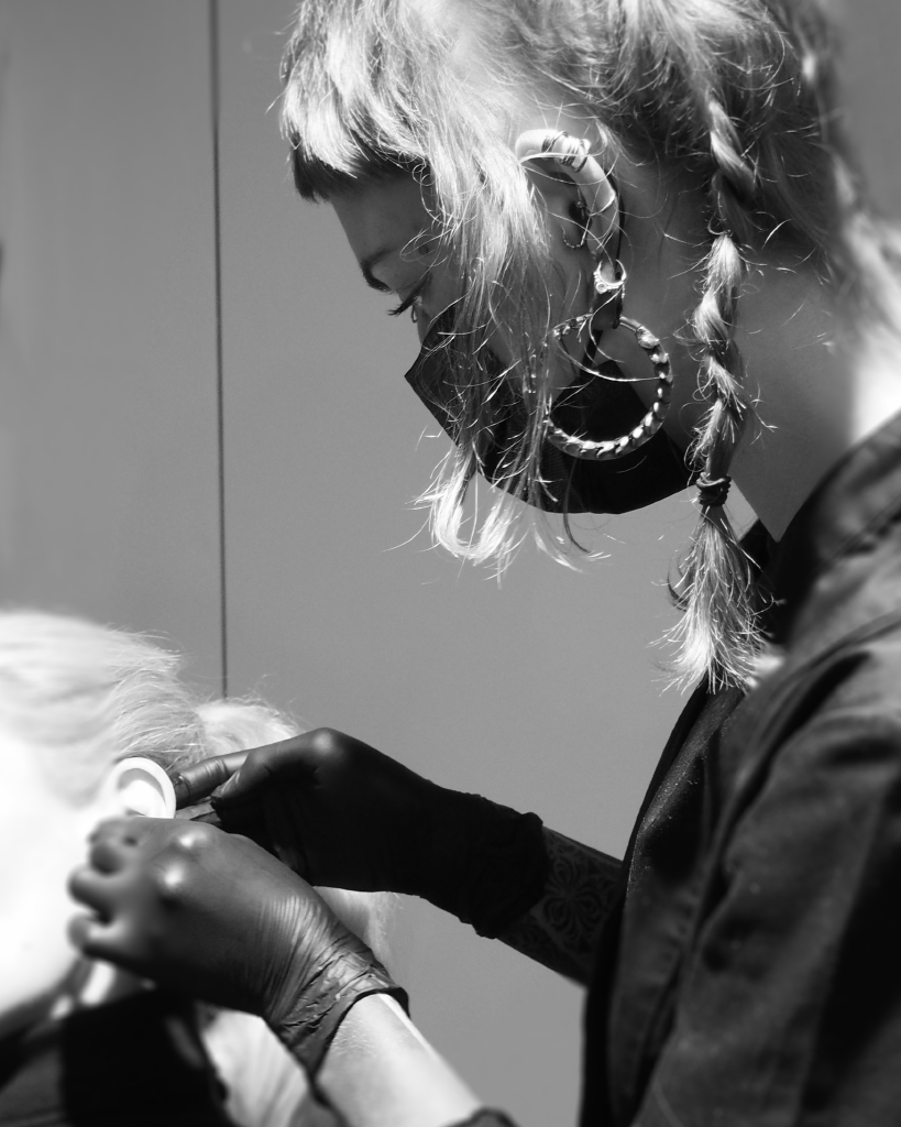 BEHIND MARTHA 04