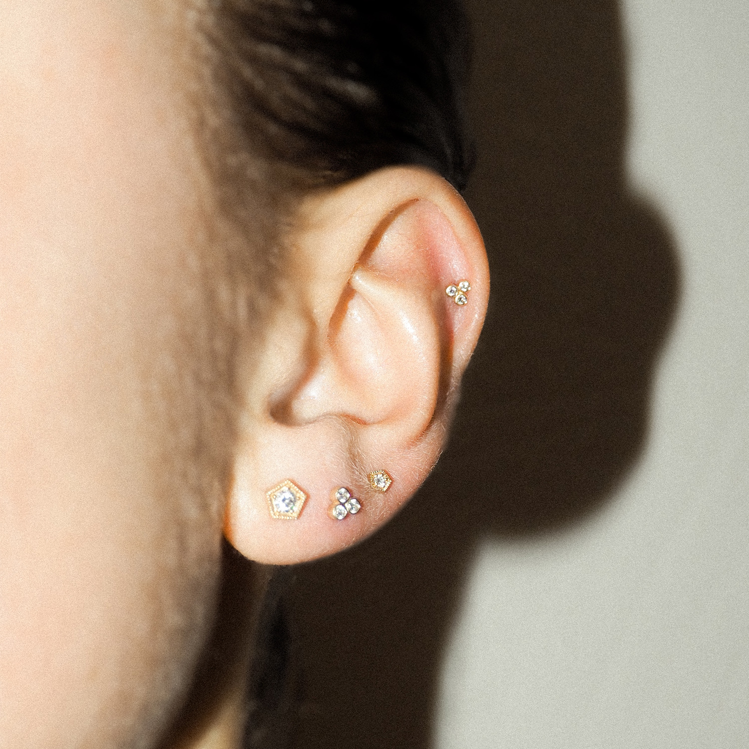 Ørestik / Fås som flat back<br> ELDRIDGE02 guld diamant