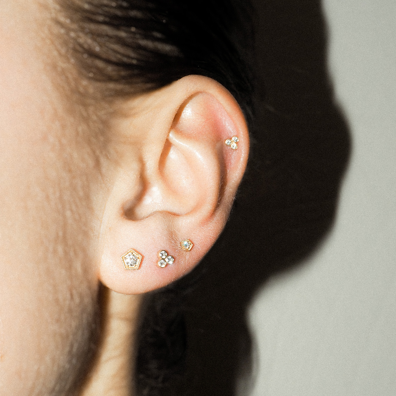 Flat back piercingsmykke / Fås som ørestik<br> L. ELDRIDGE 02 guld diamant inklusiv STEM ONE