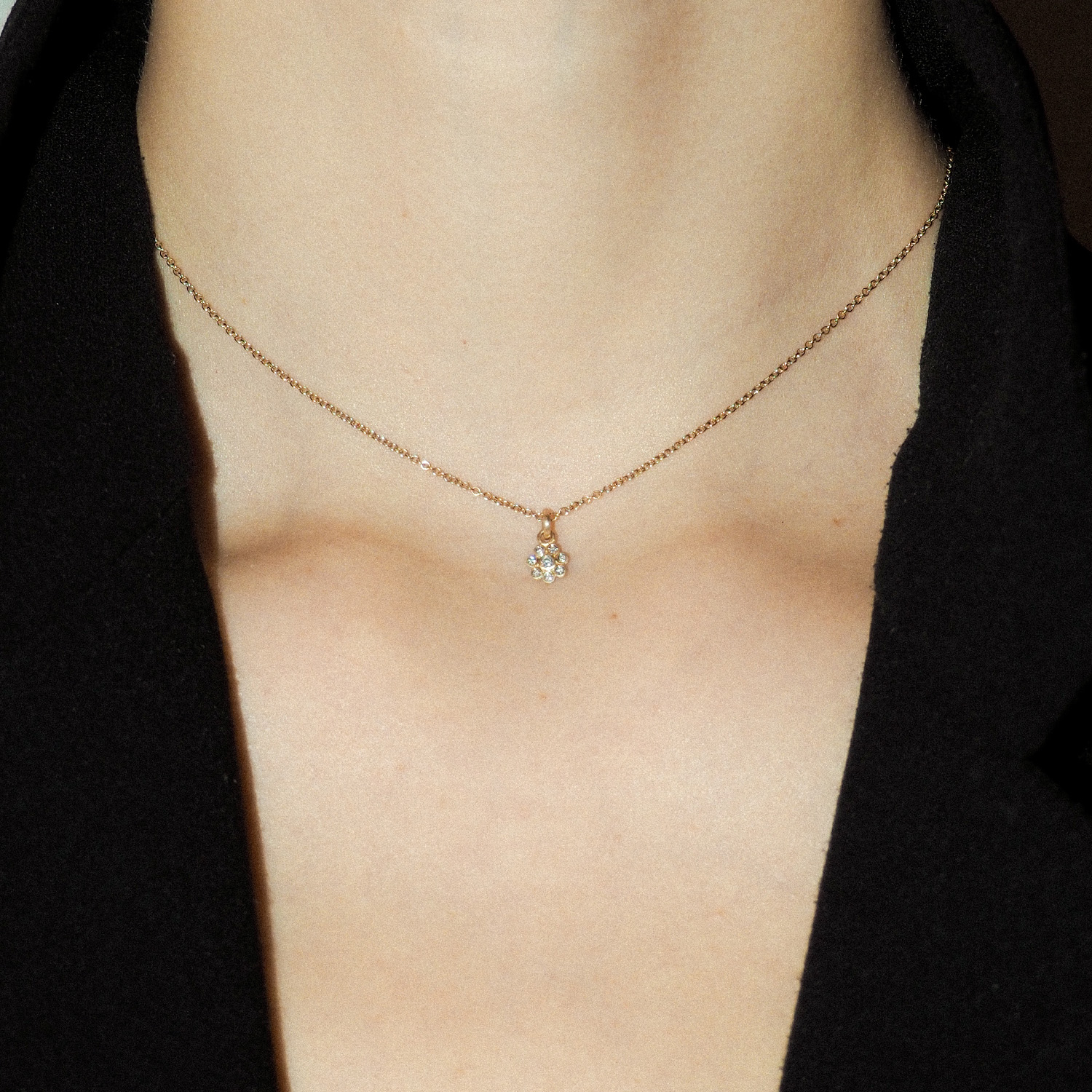 Vedhæng<br> PFLOWER ONE guld diamant (rundt medium øsken)