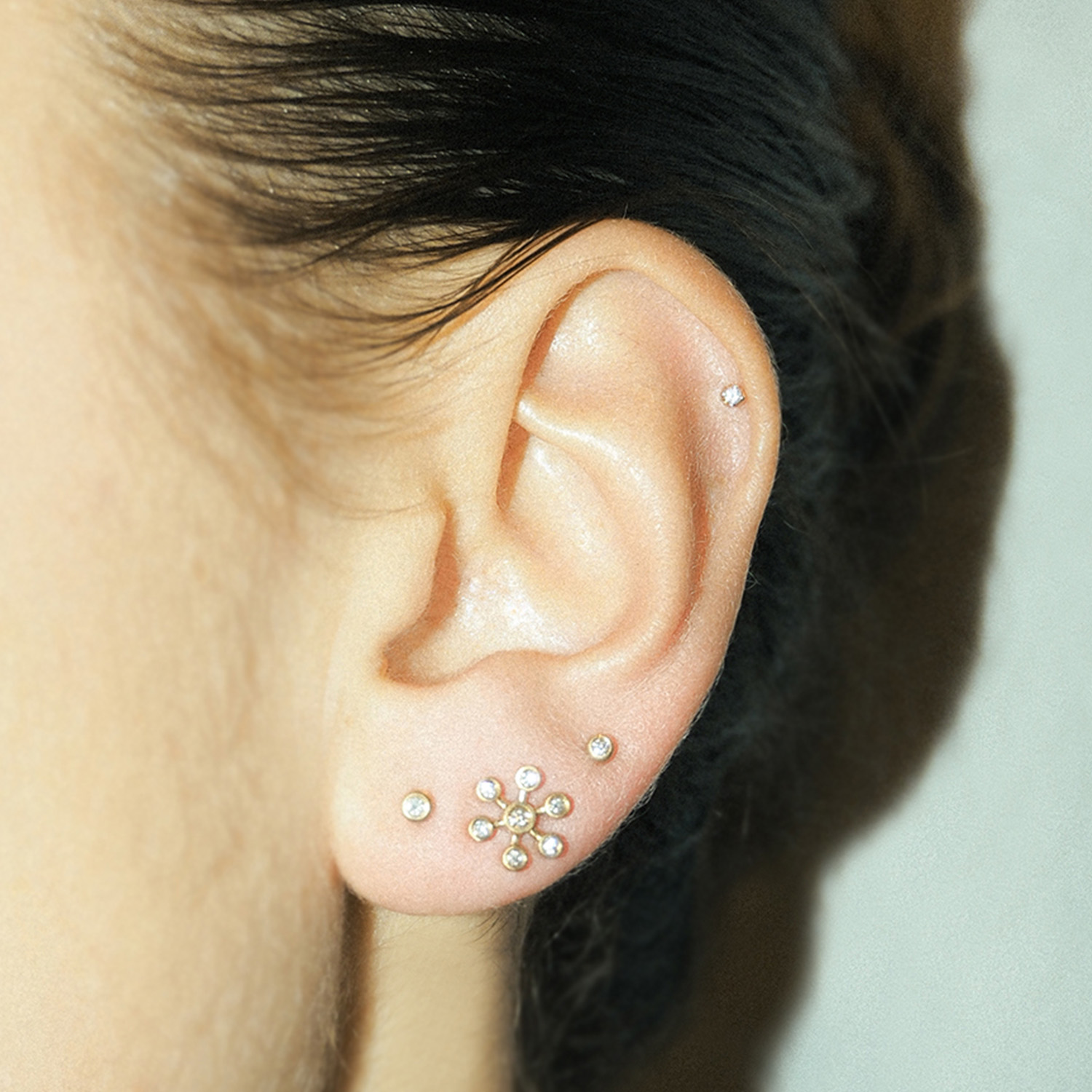 Ear stud / Avail. as flat back<br> EDIAMOND gold diamond